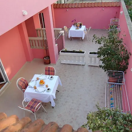 Apartment Studios Ravlic Marija